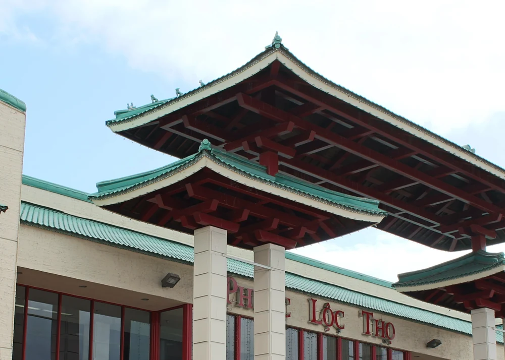 Kiến trúc Thương xá Phước Lộc Thọ tại Westminster, California